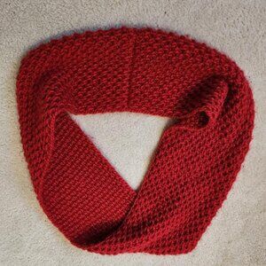 INFINITY CIRCLE KNITTED SCARF